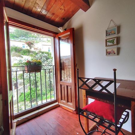 Lilibeth Houses - Charming & Lovely Views شيكلي الغرفة الصورة